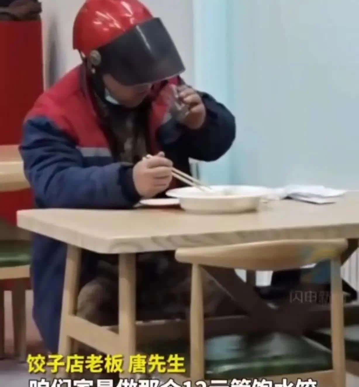 “你好意思吗？”辽宁大连，男子去吃12元管饱的自助水饺，他一盘接一盘的吃，就怕自