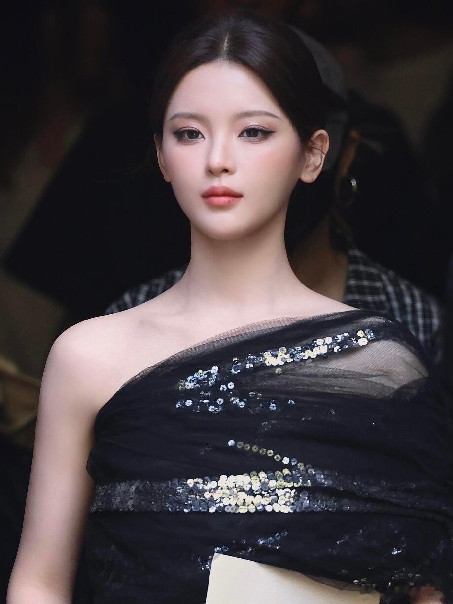 世界上最简单的工作：做杨超越的站姐​​​