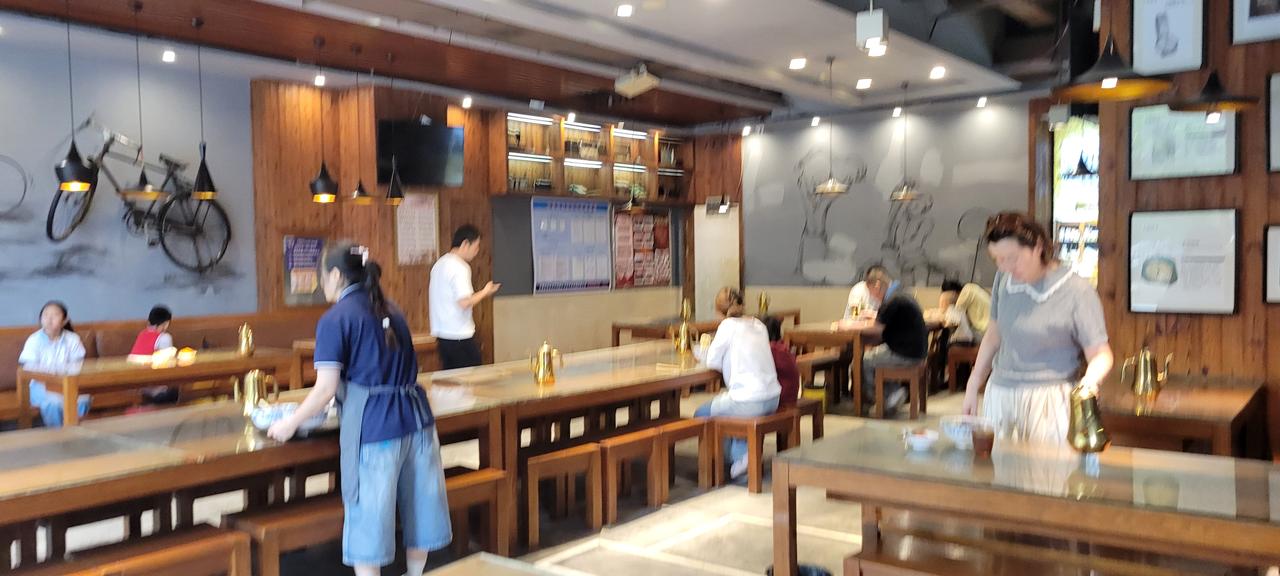 暑假离开兰州八天去青岛、蓬莱和烟台等地旅游，昨天下午返回兰州。今天早上九点十五