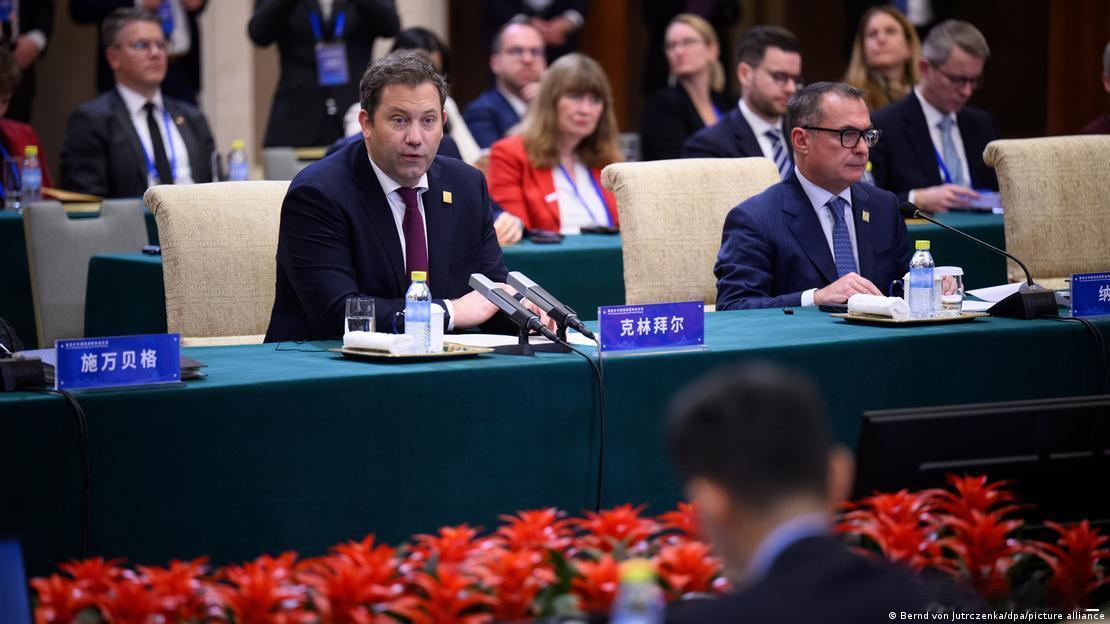 德国财长克林贝尔批评德国铁路集团订购了中国的比亚迪电动公交车。他呼吁“健康的本土