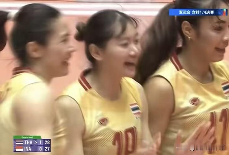 泰国女排上演惊天大逆转，进4强！刚刚结束的亚运会女排第一场1/4决赛，泰国3-0横扫印尼进4强，静待