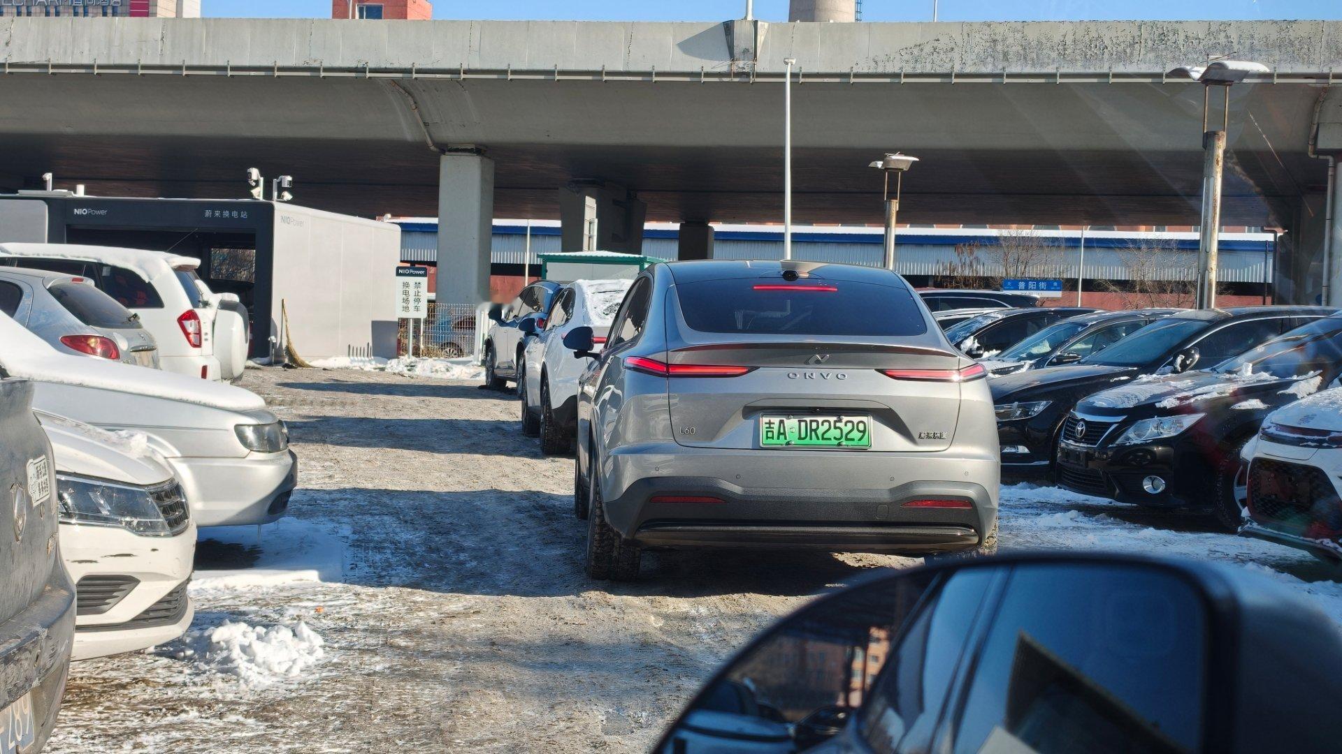 第一次排这么多车换电换电三分钟，禁不住前边车多前边都是乐道真是好起来了，不错等等