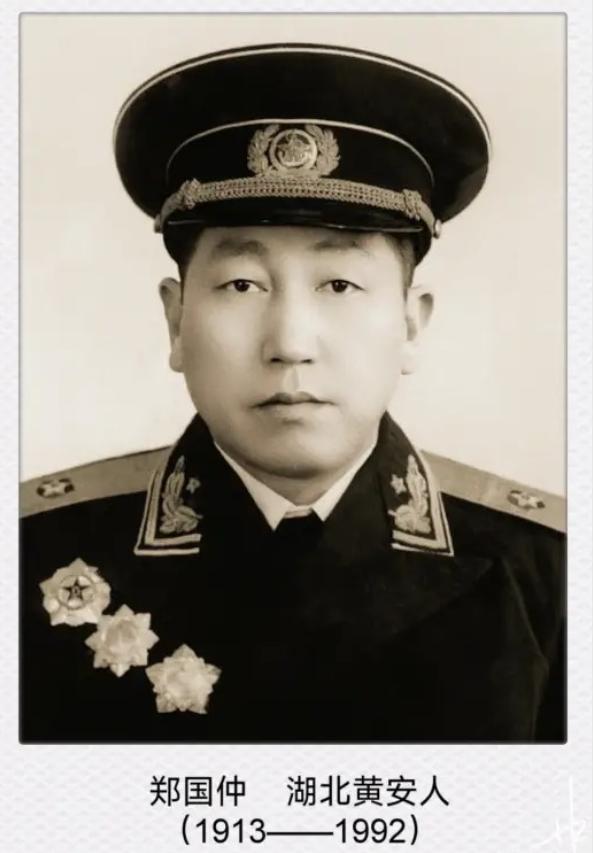 1947年，刘伯承手下的三纵副司令员郑国仲回乡，跪在一个衣衫破烂的老妇面前直喊娘