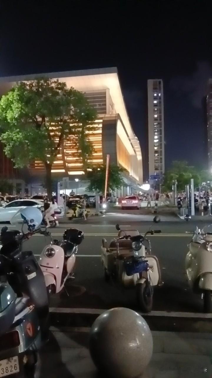 发现没女人越爱唠叨男人越反感男人越沉默女人越反感好多时候男女之间都