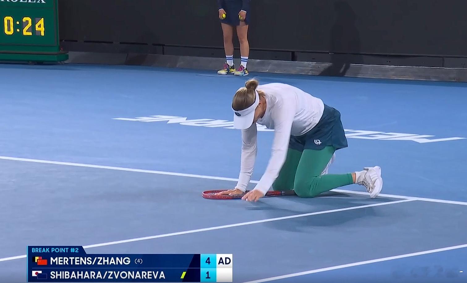 给兹沃娜列娃累鼠了要...刚刚我还给室友科普，这个白长袖女2010年那时候女单世