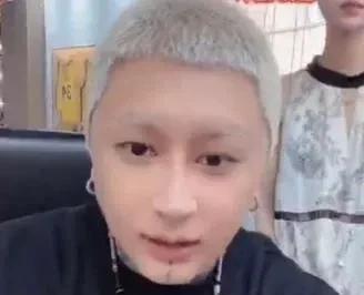 二驴因露脸再被举报，私下抱怨方丈！昨天报道二驴现