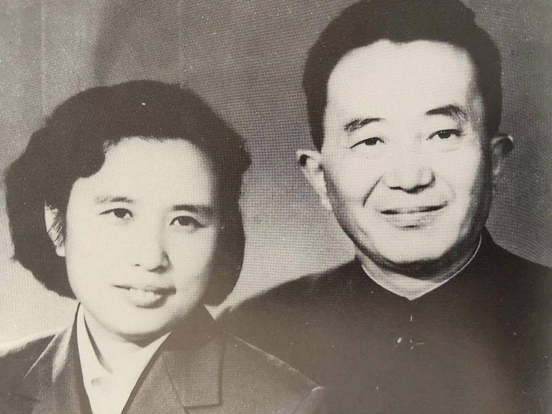 1978年，军委主席华国锋要检阅海军。身为军委秘书长的罗瑞卿却反对，他认为搞这样