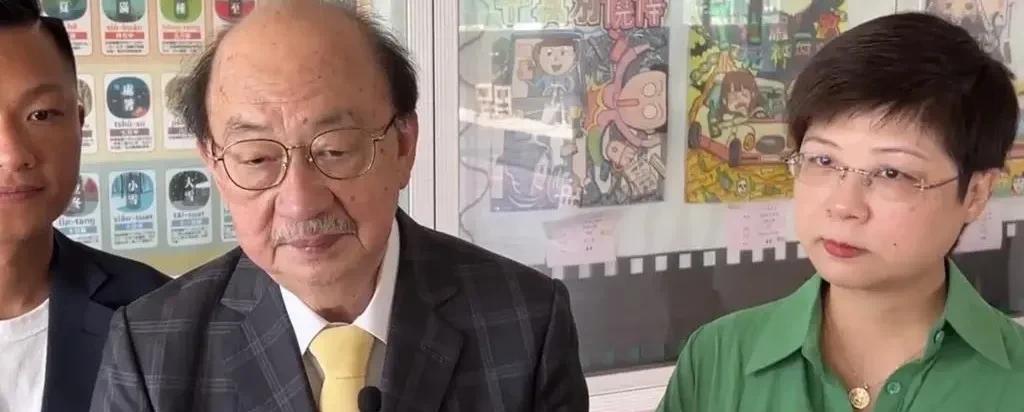 民进党团总召柯建铭今天上午在新竹市“已遭停职的新竹市长高虹安与新竹市国民党立委郑
