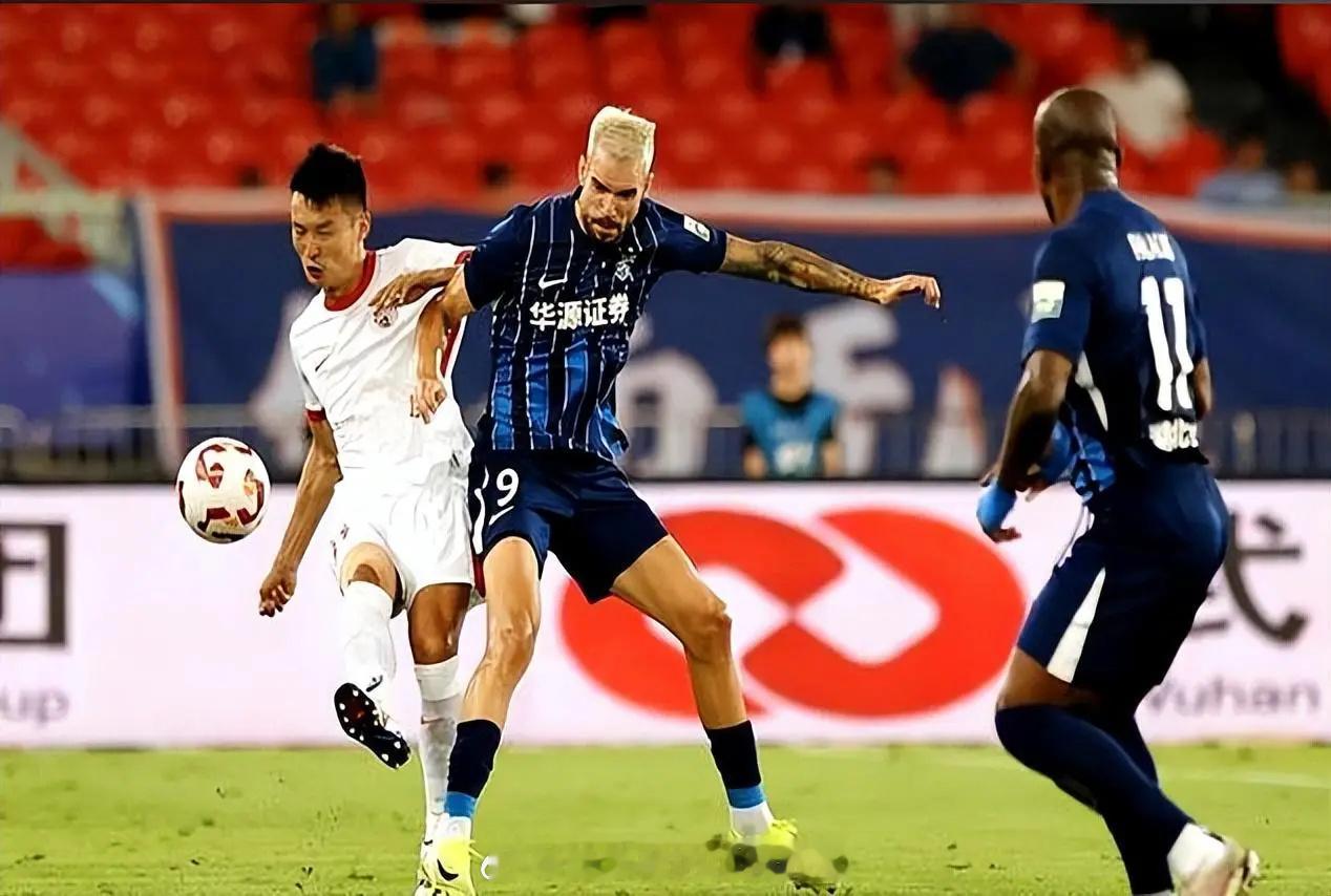 暴力殴打女性！中超射手遭老东家痛斥：他就是个无赖