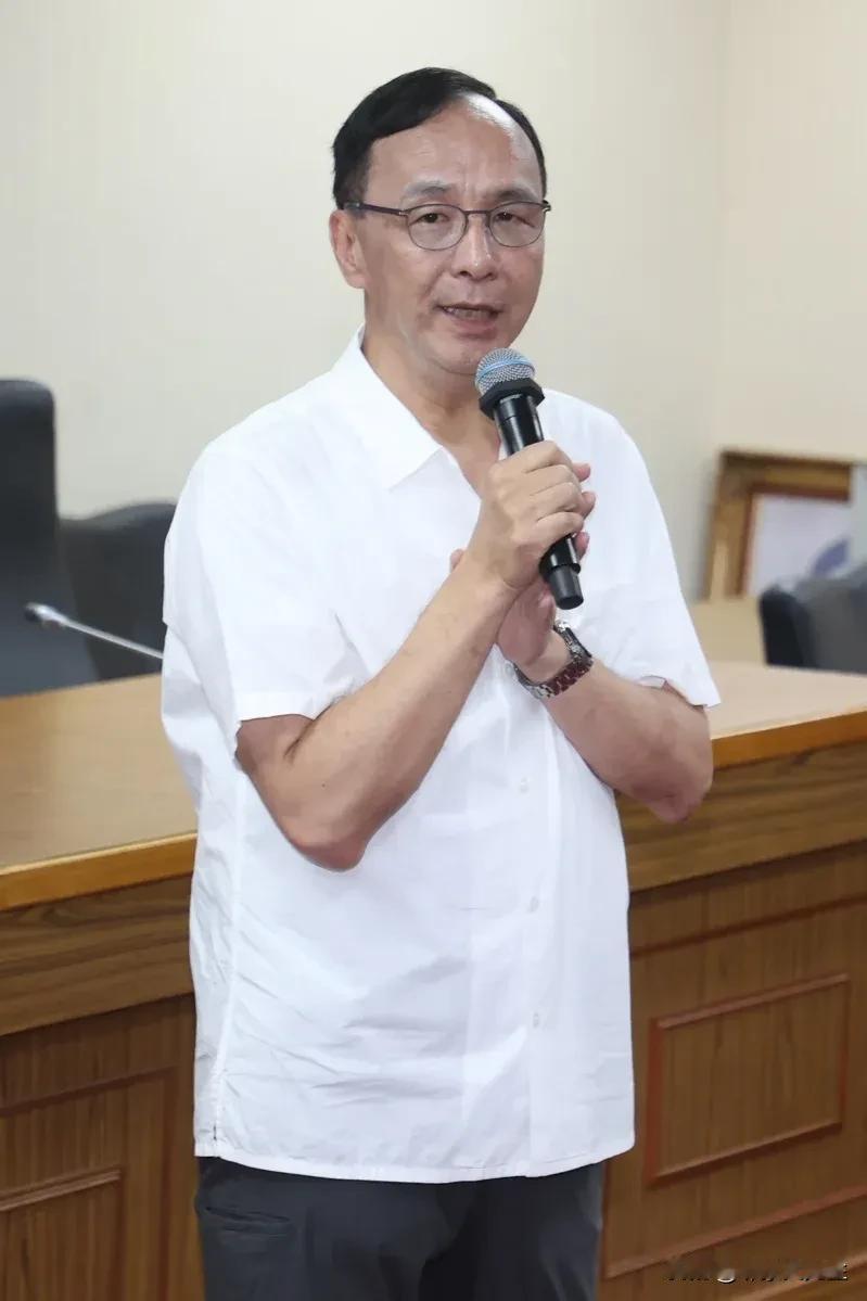 朱立伦明确要求柯建铭退出“立法院”大罢免大失败，民进党内掀起反柯建铭声浪。