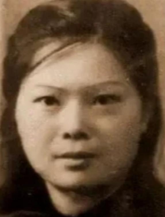 1942年，陈独秀在江津病逝，临终之前，陈独秀叫来自己的妻子潘兰珍叮嘱道：“其一
