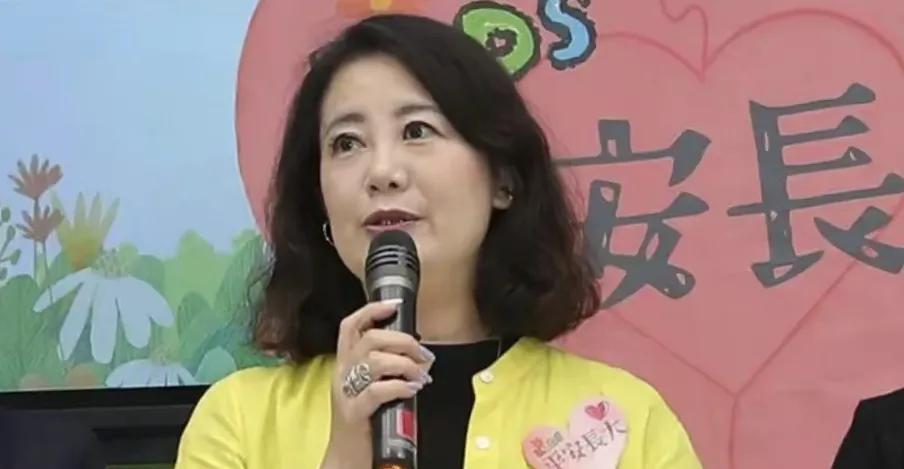 吴思瑶估计会更嚣张了。因为中选会今天宣布国民党罢免吴思瑶的团体更换领衔人失败，也