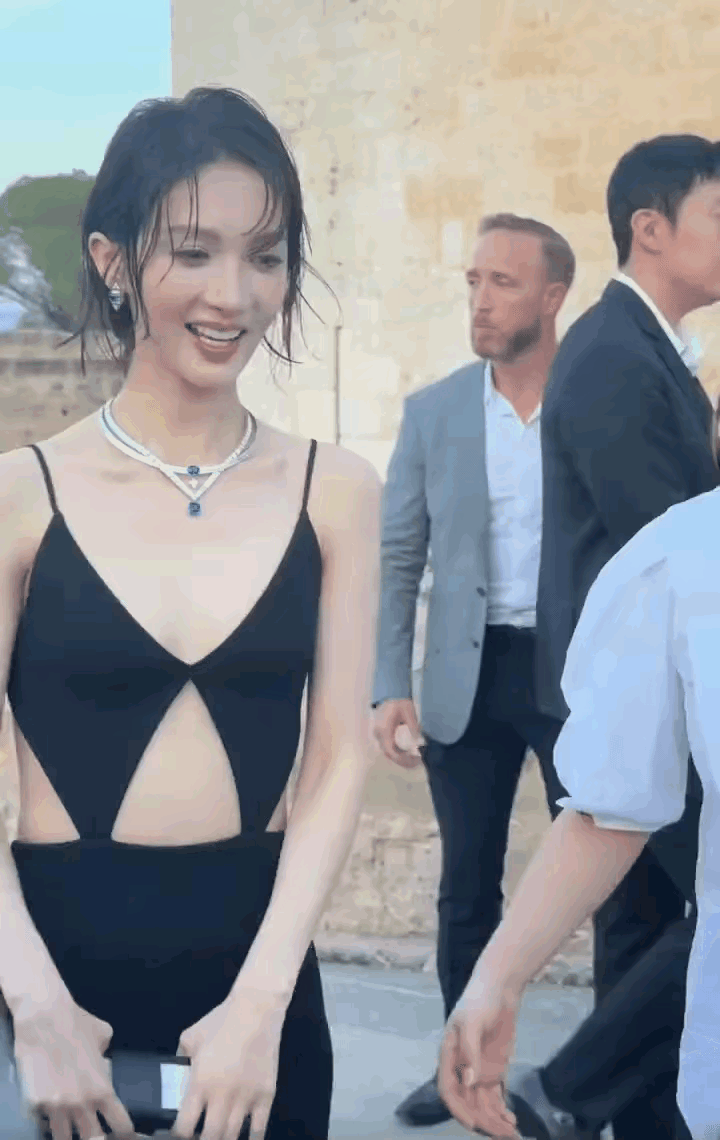 太瘦了感觉像每天吃不饱饭一样女明星个个瘦成了竹竿娱乐圈畸形审美什么时候才能