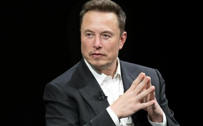 马斯克表示，公司过去一直以来都在给普通员工发股票。SpaceX最被低估的成就