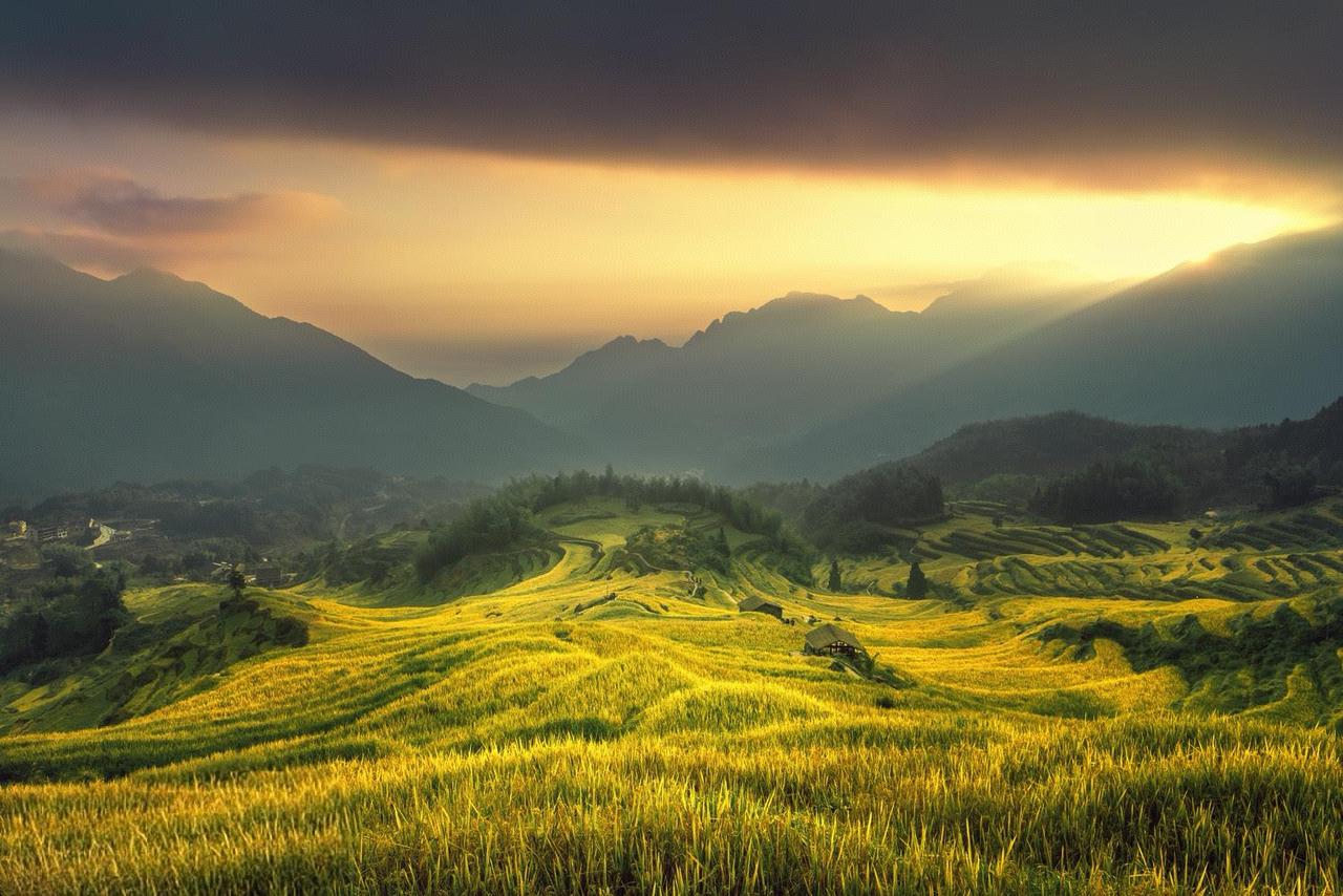 昨天和一位重点高中的老师聊天，他说他们学校新招了一批老师，水平都不怎么样。按理说