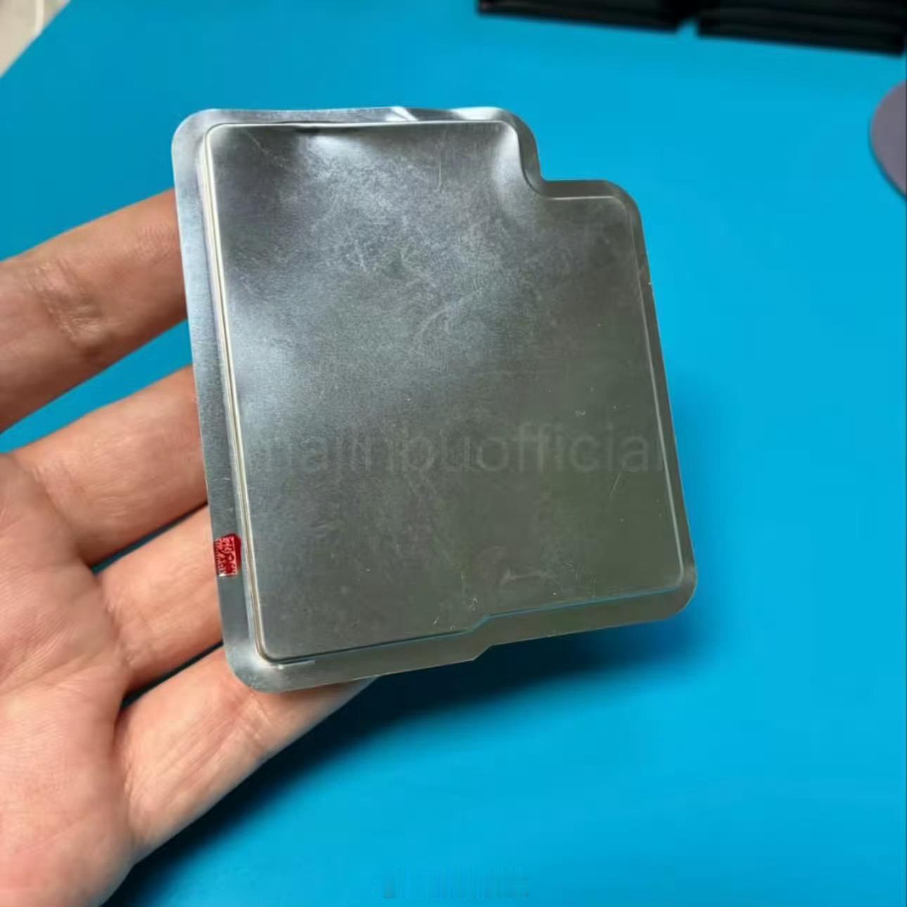 iPhone17Air电池曝光啥，2900mAh，这个还不得一天多充。再看看国产