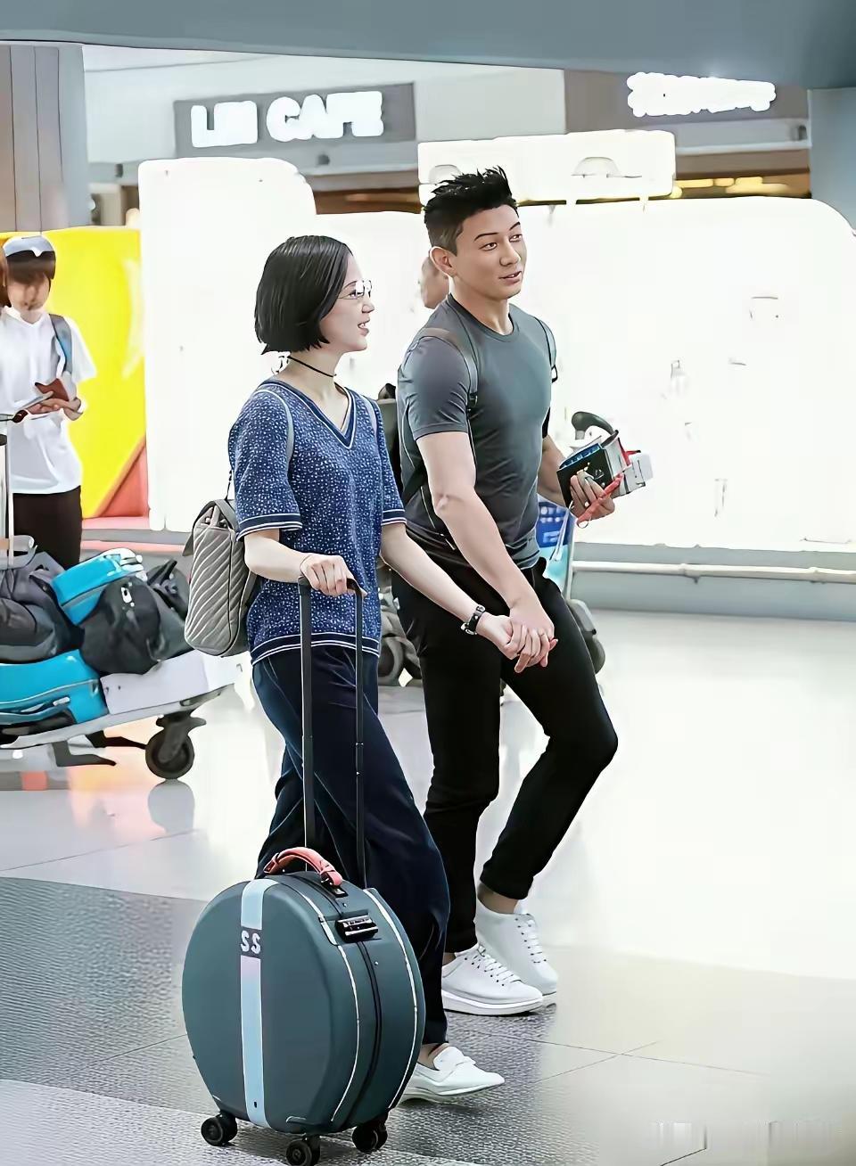 刘诗诗和吴奇隆这两口子不是挺恩爱的吗？都在传人家婚变婚变，我看也是有些人羡慕嫉