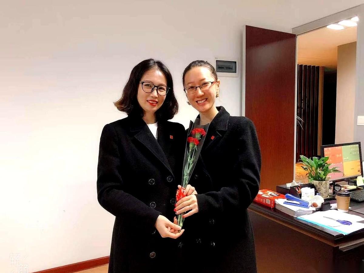 我一个姐们儿，32岁，烟草公司的。前两天云淡风轻地跟我说，年终奖快9万的时候，