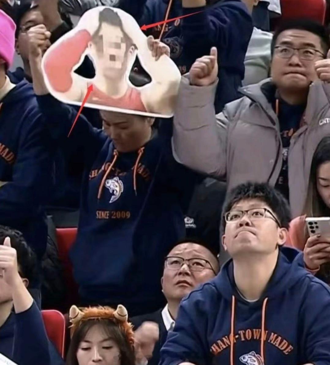 上海球迷：曾经我对你百般辱骂，如今张镇麟你是《___》？