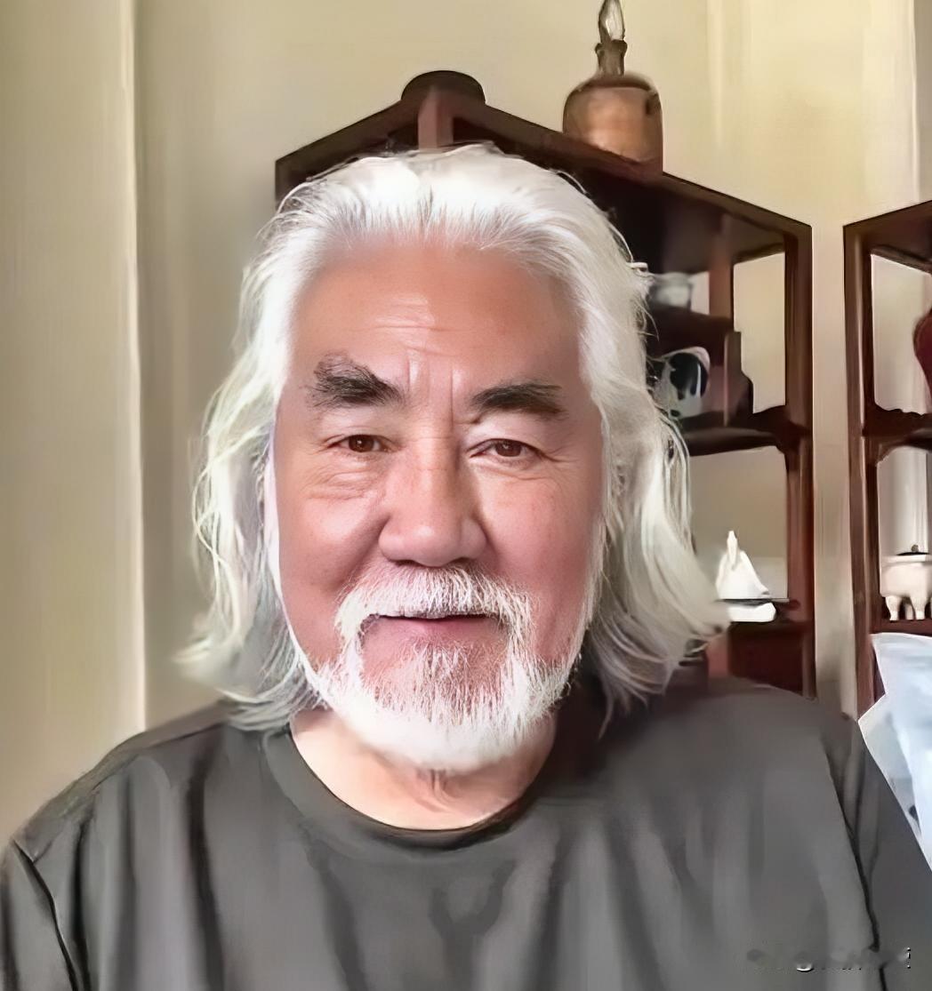 晒图笔记大赛张纪中为爱大变身！剃掉三十年胡须染黑白发，与杜星霖年龄差瞬间消失，其