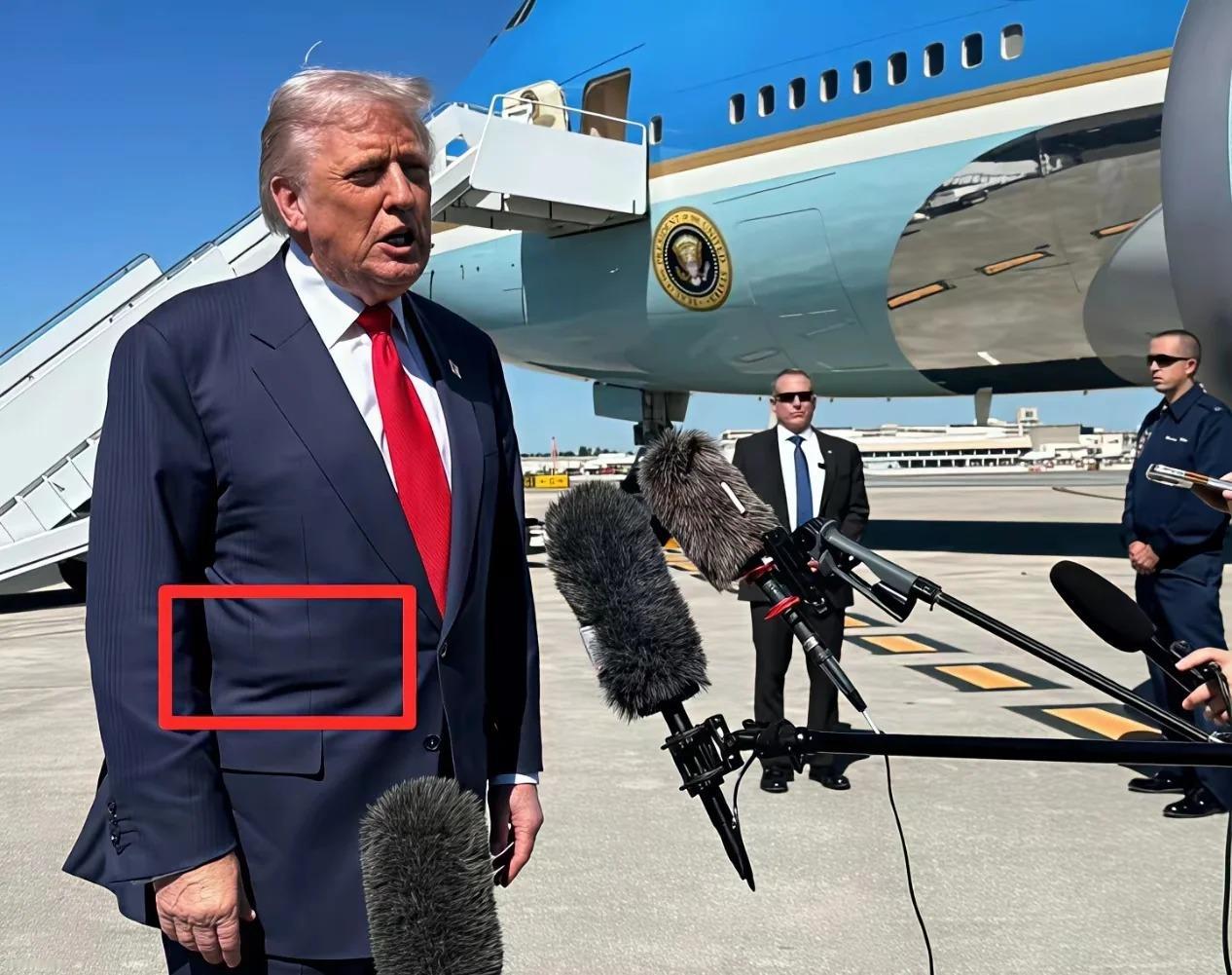 特朗普腰间惊现“神秘长方块”，你猜猜这是啥？？近日，特朗普接受采访时被眼尖记