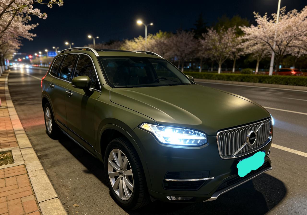 首先沃尔沃xc90这台车的优点就是不保值。也正是因为不保值，这台车二手车真的很有