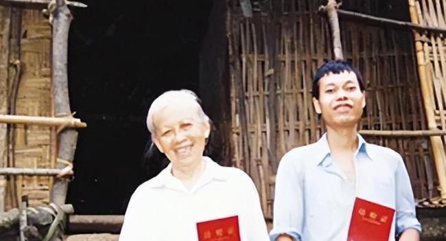 1992年，广西一名24岁的小伙子不顾父母的强烈反对，坚持迎娶了一位71岁的白发