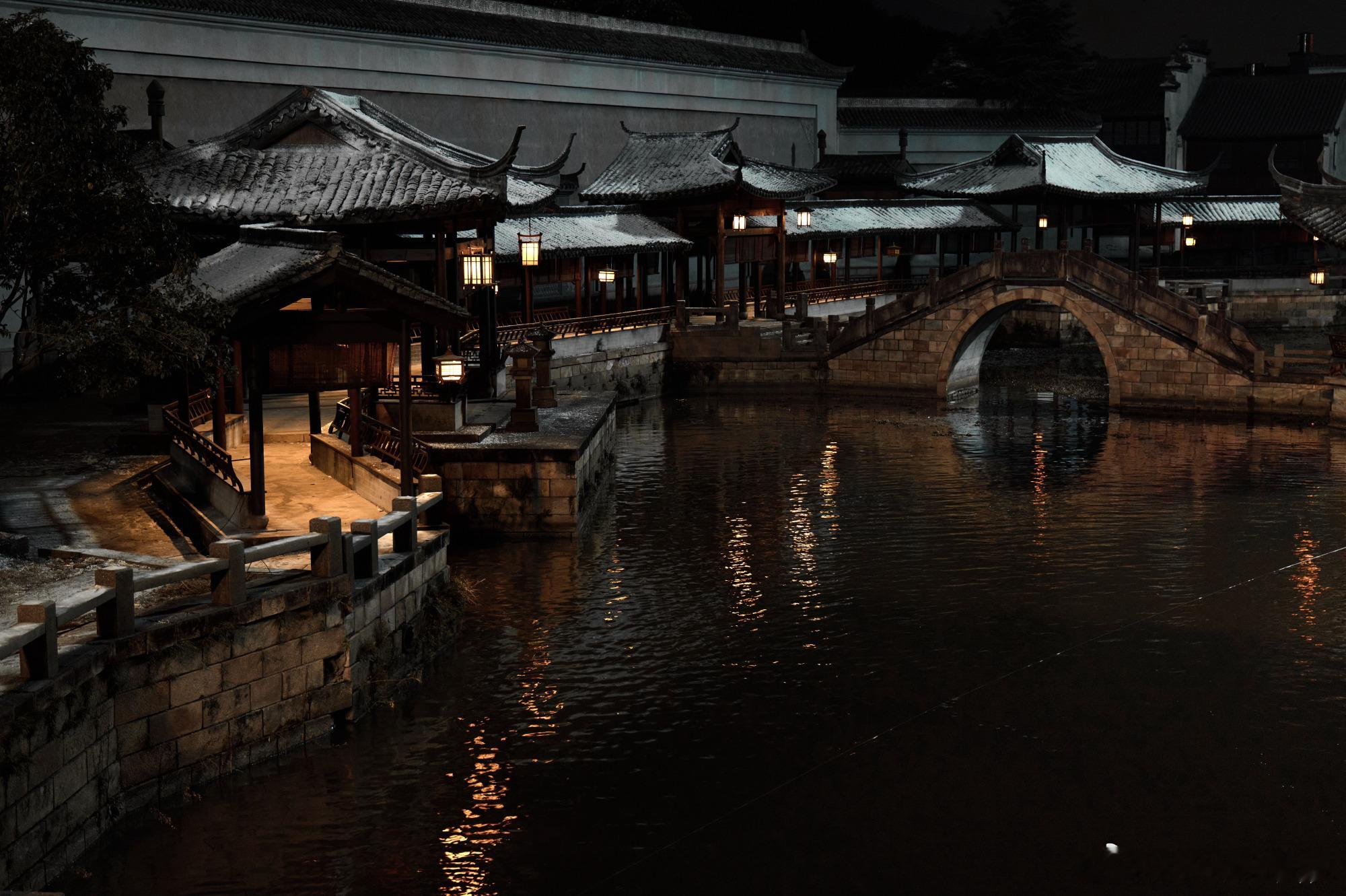 摄影界让张凌赫闯进去了张凌赫晒剧组摄影照构图审美这一块真的没得说