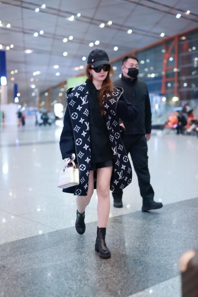 刘亦菲的一组机场私服美拍