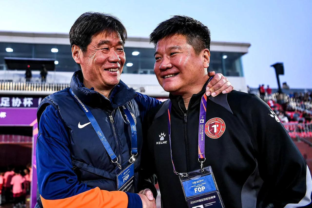 【中超夏窗转会动态｜“大衣哥”辅佐李太守，还是驰援苏亚雷斯？推荐“蓬荜生辉”去海
