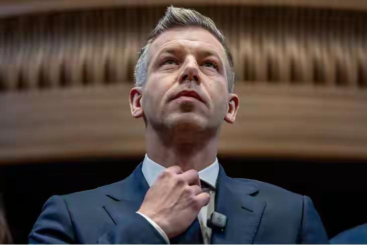 ​匈牙利总理巴扎尔做梦也没想到，自己的支持率会下降得如此之厉害，这是让人无法接受