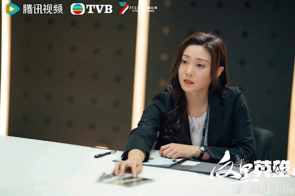 無綫（TVB）深夜重播經典劇集《名媛望族》，除了江美儀與劉松仁的連場好戲再度掀起