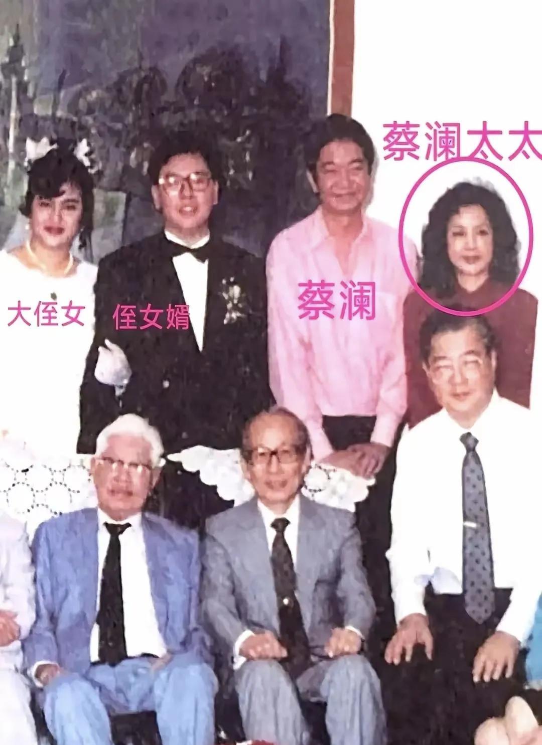 蔡澜的家里人还是蛮传统的，不听从蔡澜希望海葬的安排，而是在新加坡给蔡澜卖了墓地。