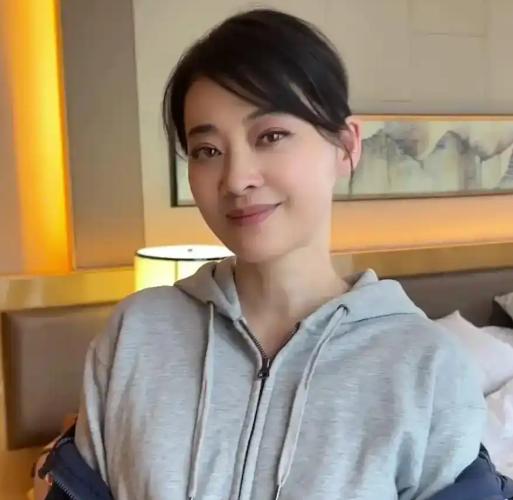 演员梅婷说：“我在家里从来没有做过家务，我洗一个碗，他也跟我说，你不要洗，放在那