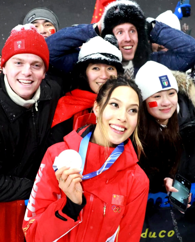 谁能想到，拼尽全力的谷爱凌，这次竟然差了1.75分，与金牌擦肩而过。2026