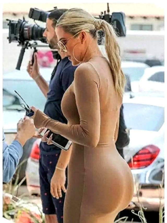 汉服一挂，先给肉让位。它不管腰几尺，先甩出半米布，风一吹，褶子自己找角度，