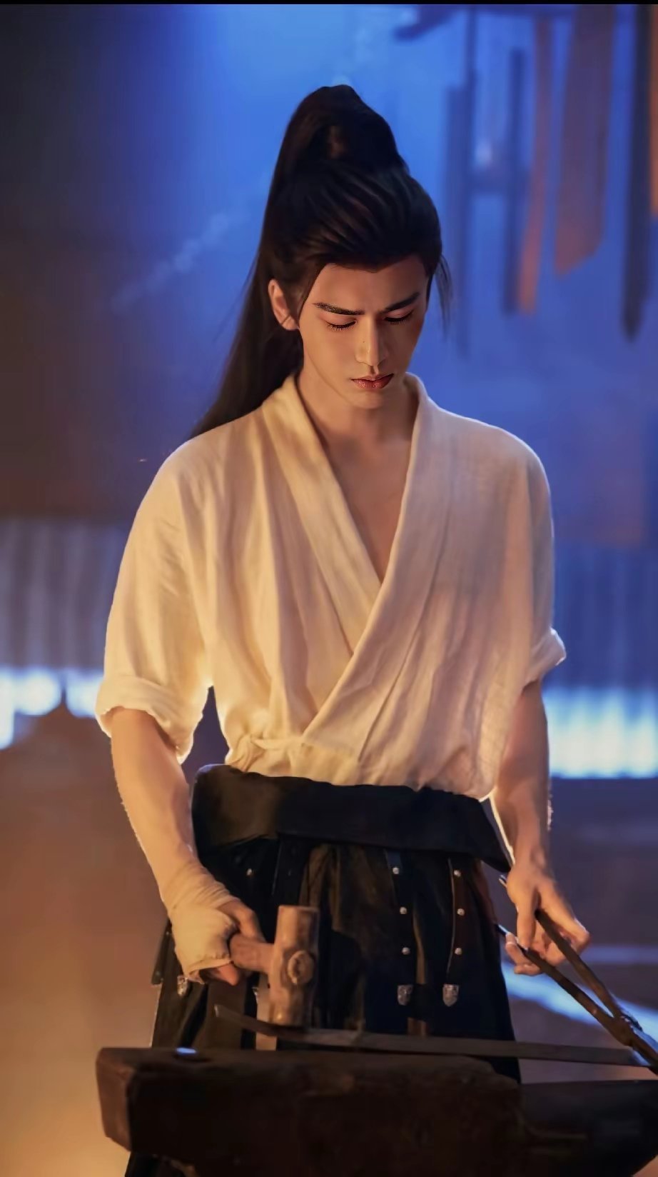 张凌赫应该挺后悔的吧，原以为参演《逐玉》只是涨曝光度，没想到直接爆火出圈，坐稳一