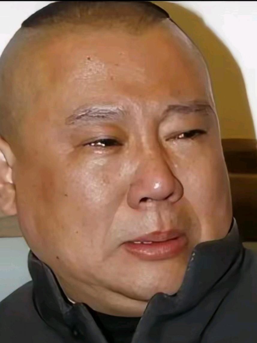 曹云金离开德云社的真正原因！刚刚曹云金的粉丝直播时表示:曹云金现在每年商演是15