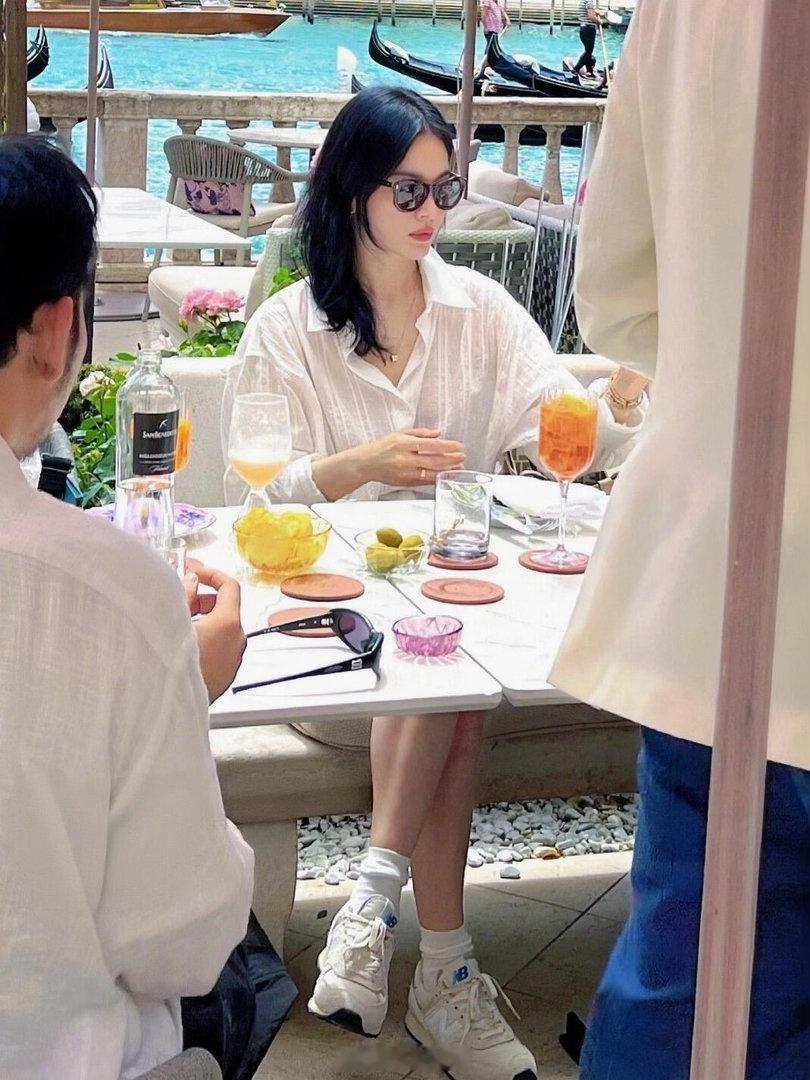 宋慧乔，这副墨镜真的越看越好看！