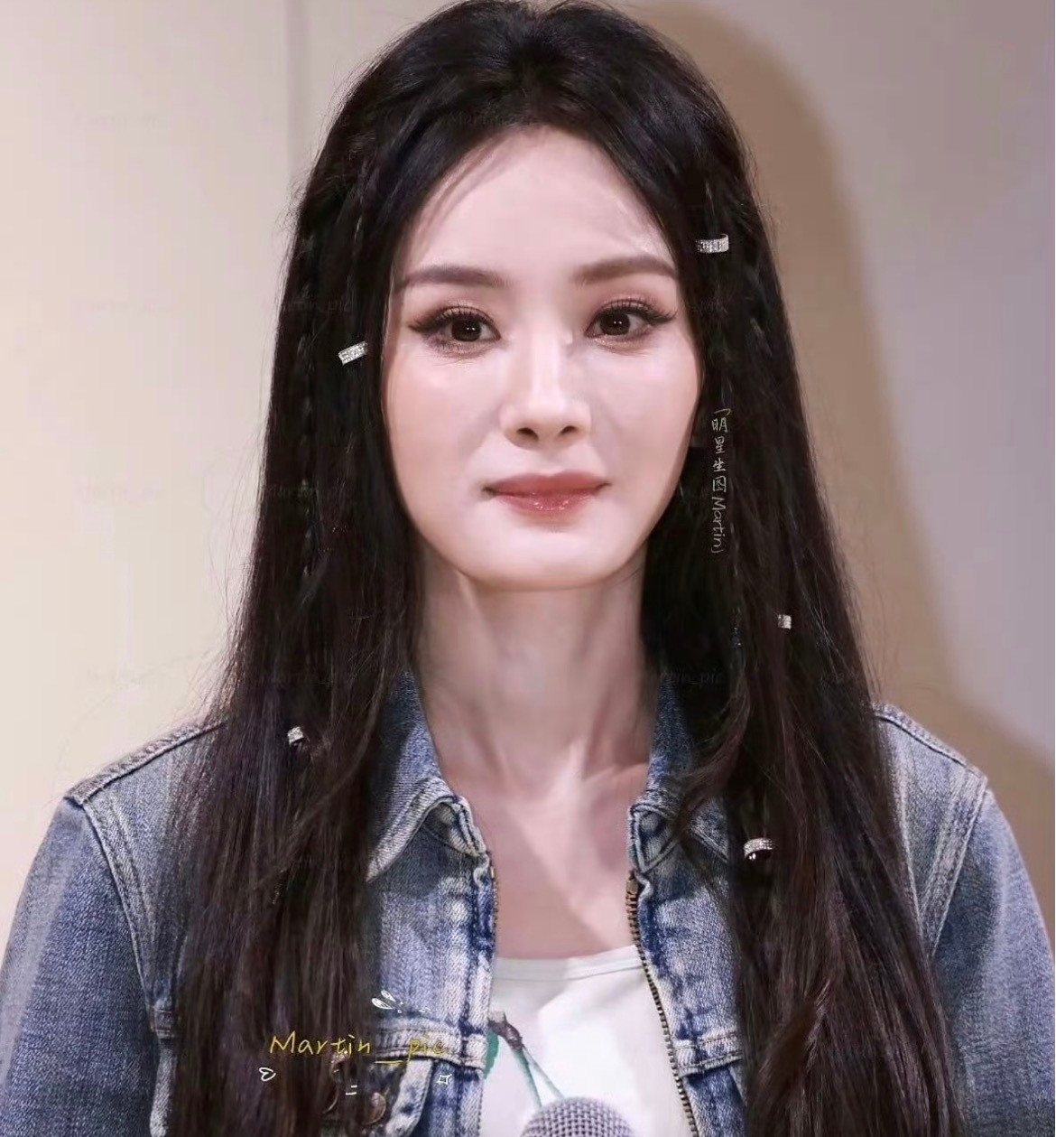 原来明星医美也会有副作用啊？杨幂近期活动初见早期的样子，原生脸疯狂长出血肉中，反