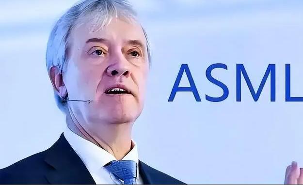 美国挥舞技术大棒，中国亮出稀土王牌，夹在中间的阿斯麦一句“混合双打”，道尽了全球