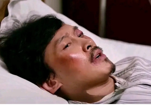 《护宝寻踪》，穆见晖对小光好，主要是他要弥补他对小光的亏欠，是穆见晖内在的仅存的