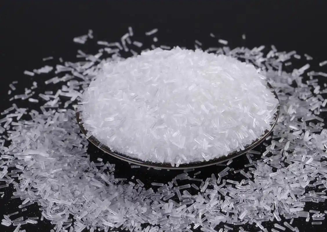 味精被骂了几十年，鸡精堂而皇之地上了每家每户的灶台。但翻开鸡精配料表，排在第