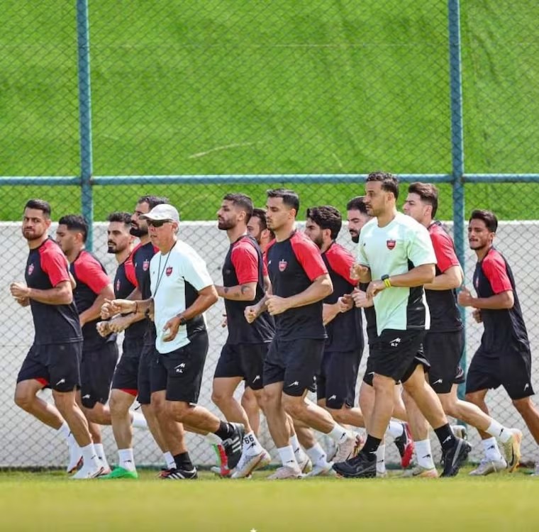 阿斯: 前皇马门将阿丹离开伊朗, 前巴萨球星穆尼尔暂未离开