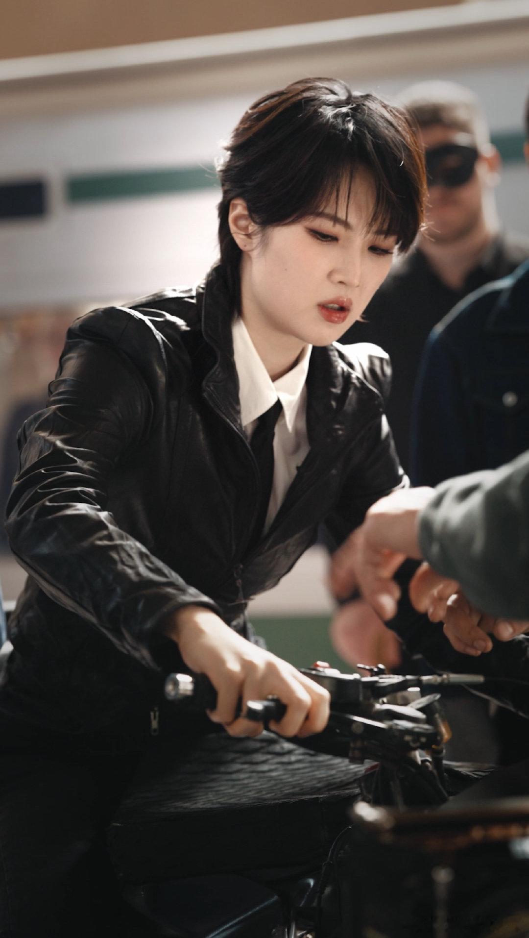 姚安娜解锁新身份一直觉得姚安娜身上有一种很特别的气质，她不急不躁，也不刻意迎