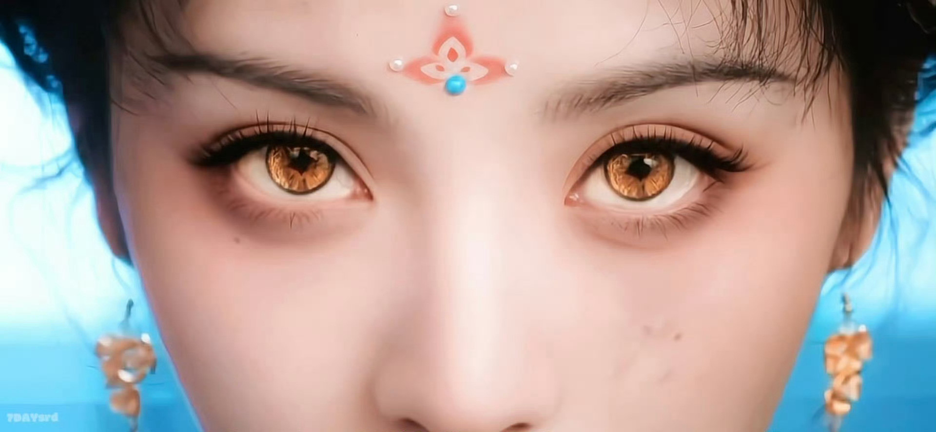 田曦薇鎏金猫瞳特效是我喜欢的妆造，主要是！是我喜欢的美人[爱心][爱心]今晚