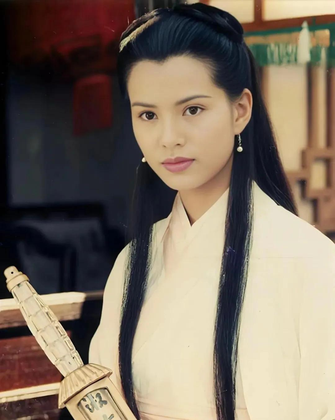 |自尊自重的李莫愁|“李莫愁自十岁以后，从未与男子肌肤相接，活了三十岁，仍