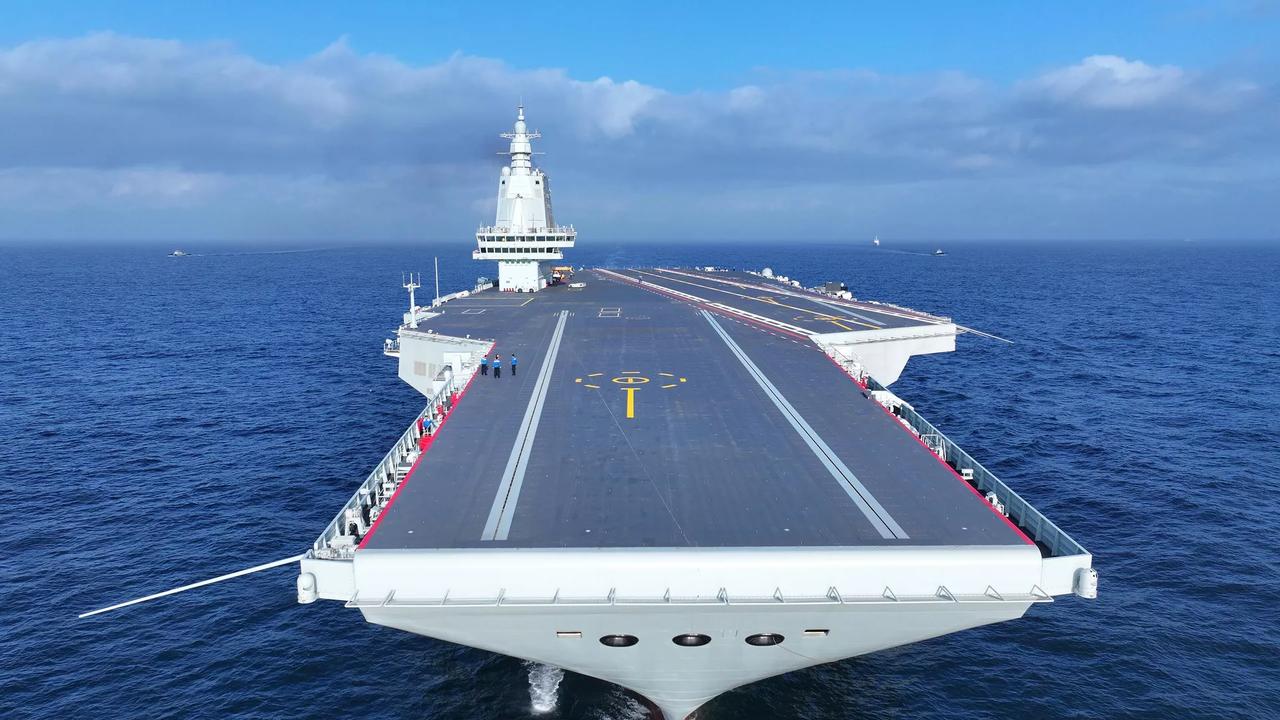 让军迷继续憋着？2025年11月6日《新闻联播》开头的预告并未提及福建舰正式入列