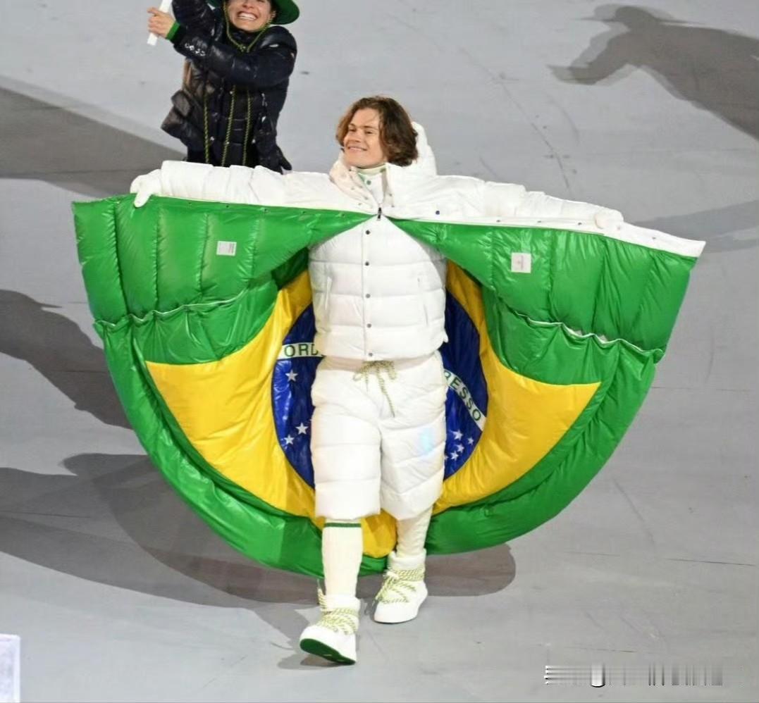 巴西这个有点意思，孔雀开屏？还是老板要碟嘛？[呲牙笑]