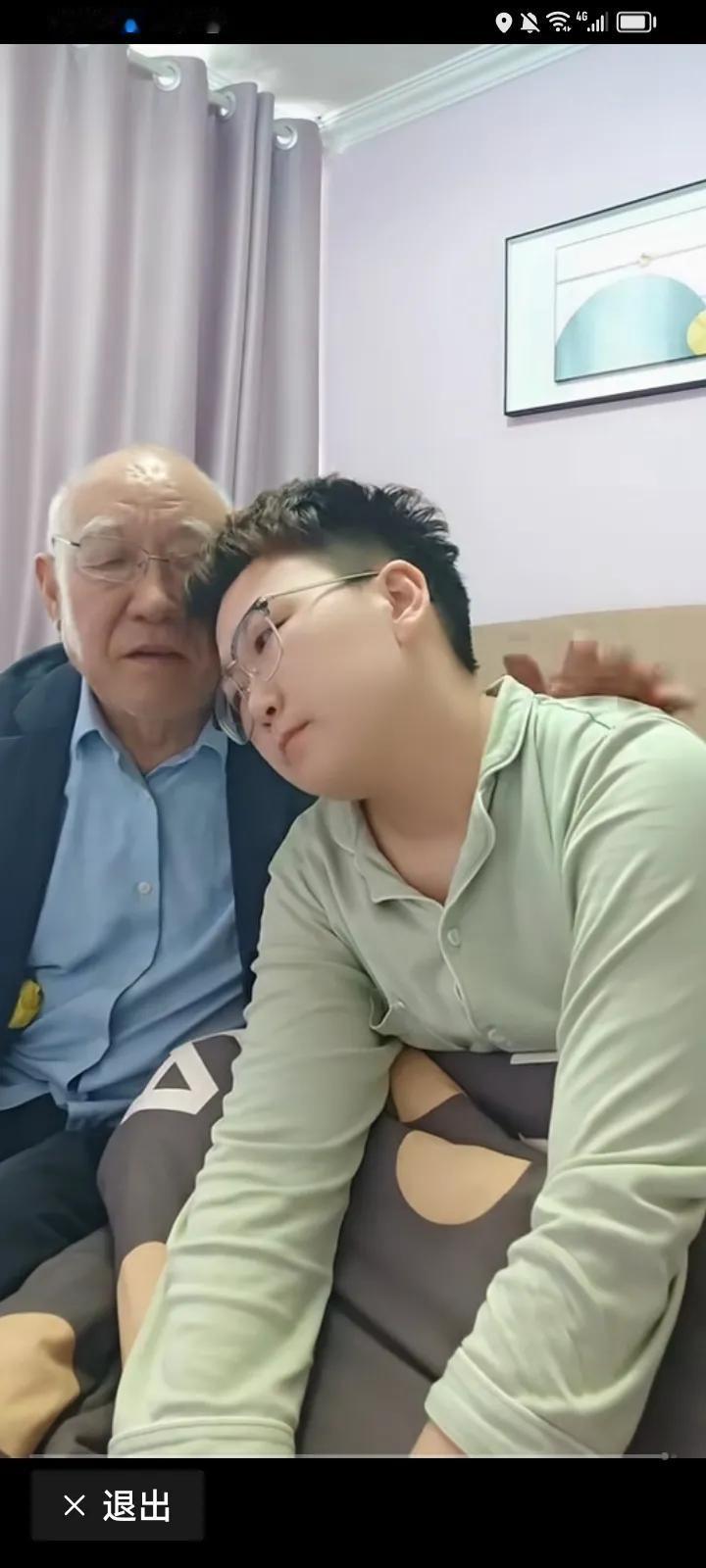 78岁的老爷子真厉害，还能让这么年轻的小娇妻怀孕。可是不幸的是怀孕两个月流产了